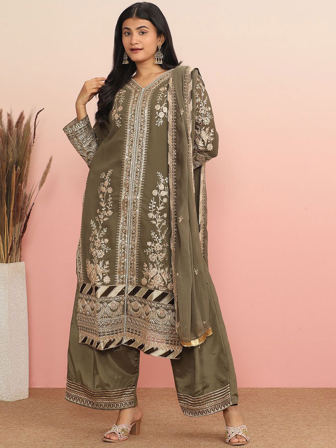 

MAHALASA Embroidered Regular Gotta Patti Kurti with Churidar & Dupatta, Green