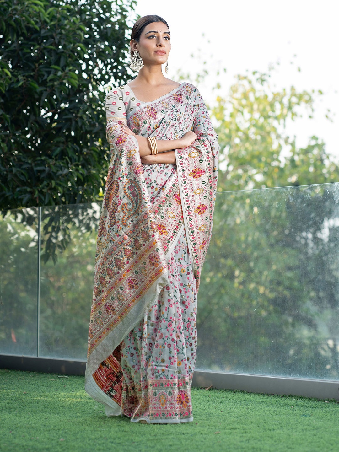 

HEER FASHION Woven Design Ethnic Motifs Saree, White