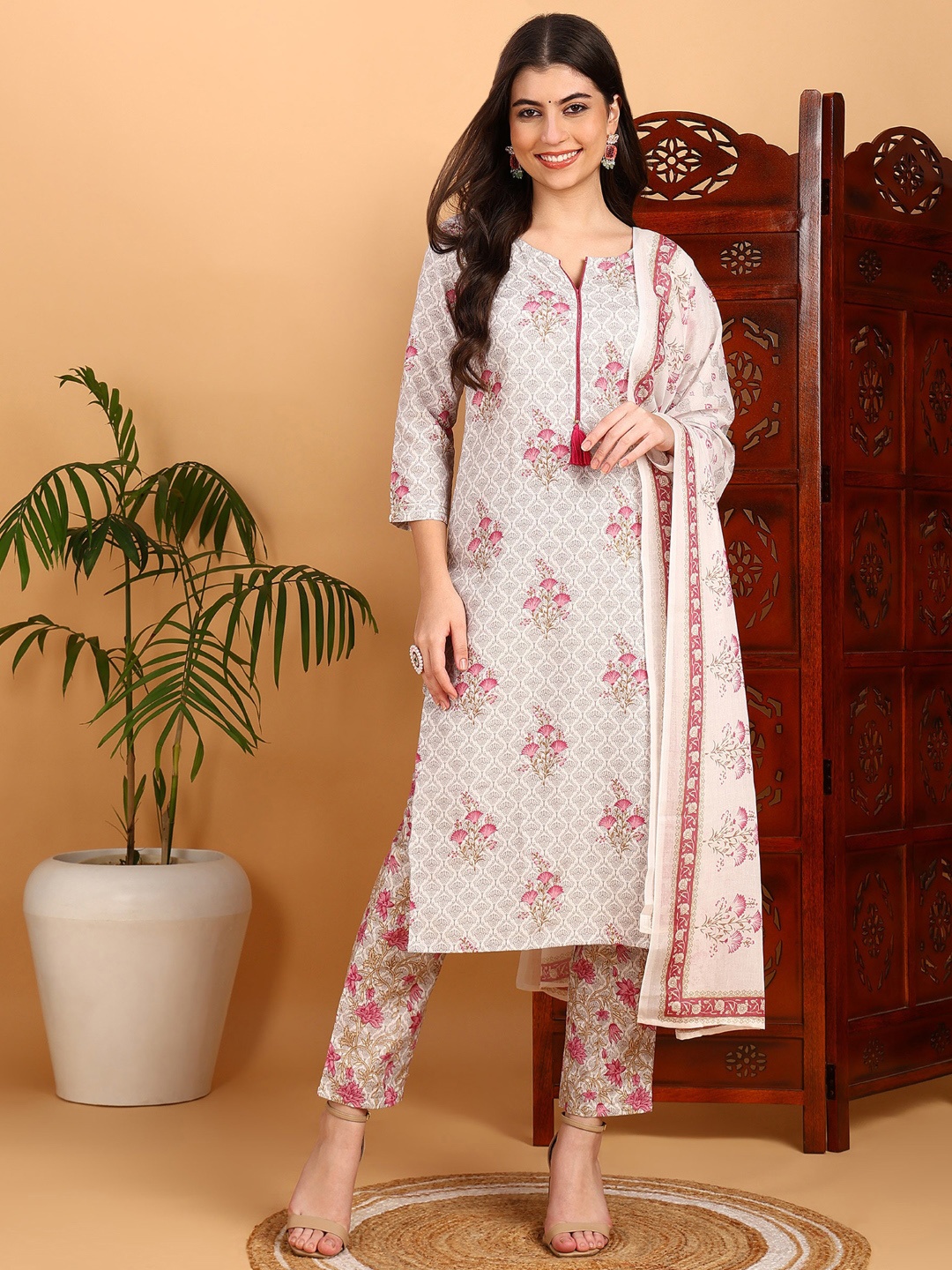 

AHIKA Off White Floral Printed Regular Kurta With Trousers & Dupatta