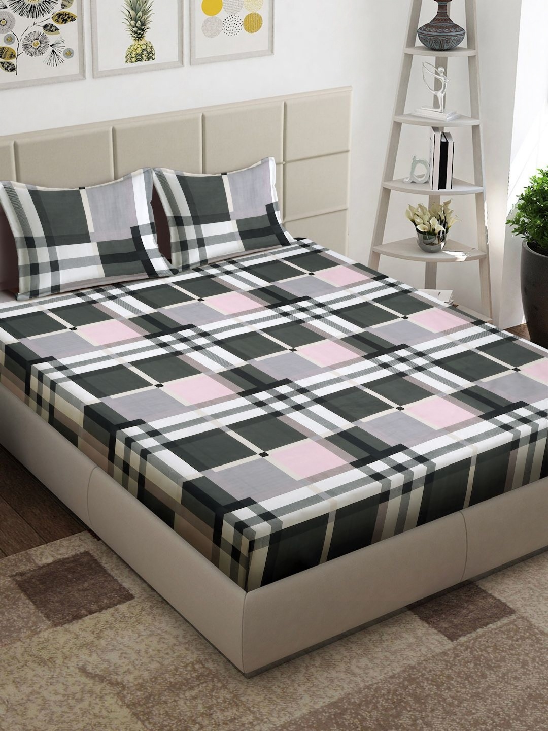 

Arrabi White & Black Geometric Printed 300 TC King Bedsheet With 2 Pillow Covers