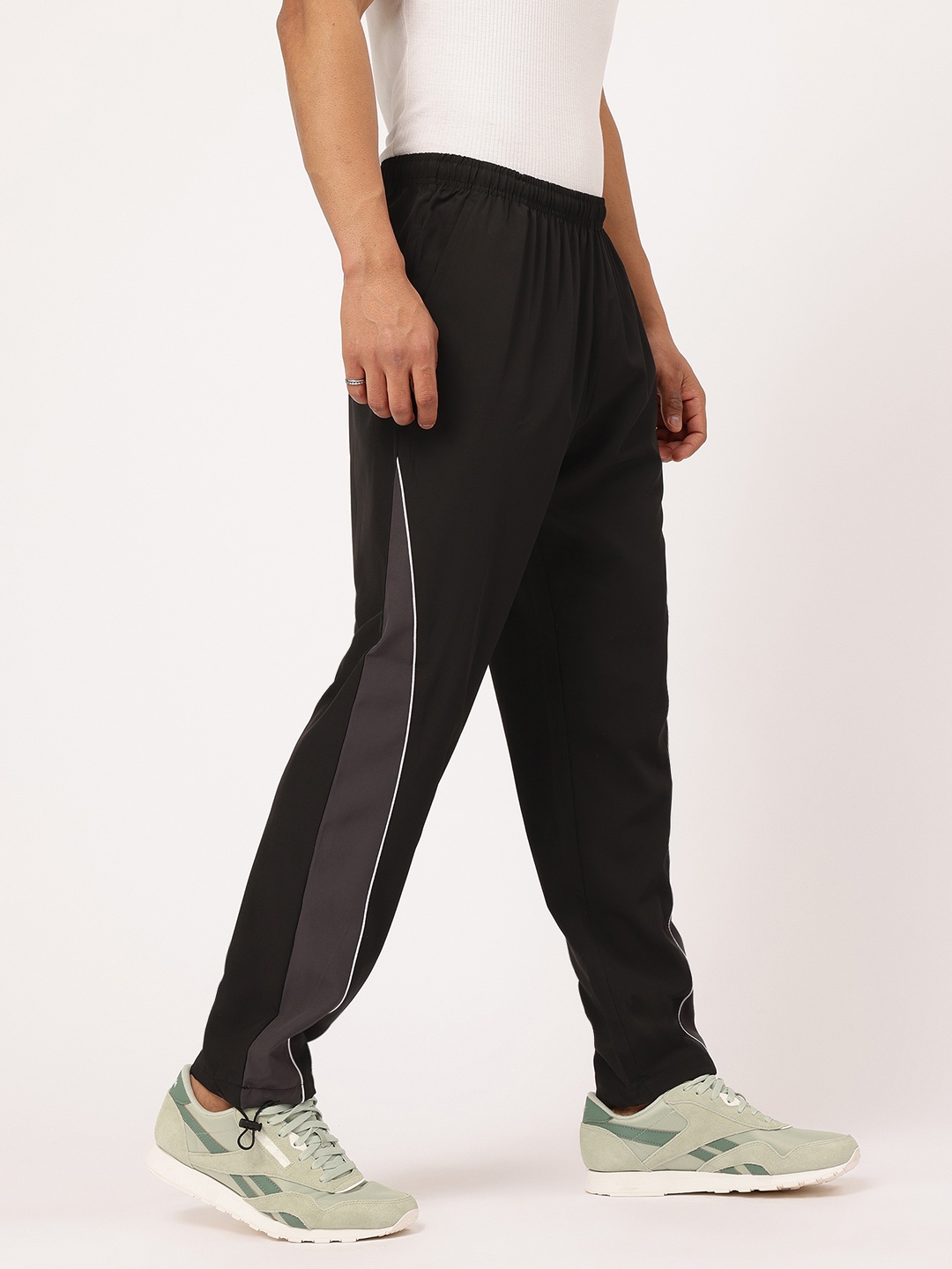 

Kook N Keech Men Laid-Back Toggle Hem Joggers, Black