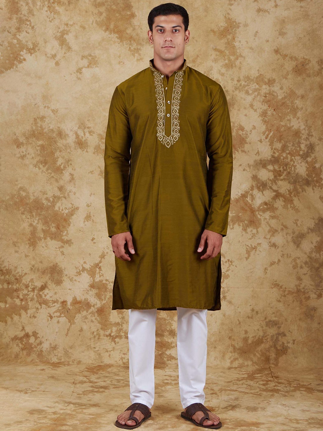 

BLUESAANCHI Floral Yoke Design Beads & Stones Mandarin Collar Dupion Silk Kurta & Trousers, Green