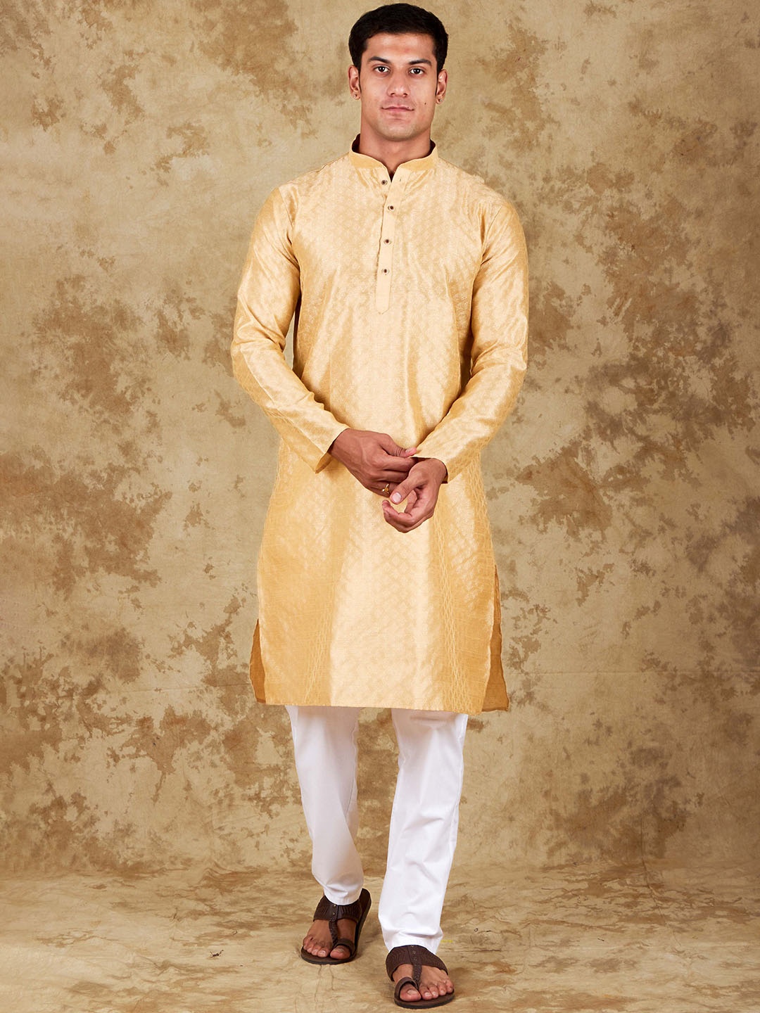 

BLUESAANCHI Ethnic Motifs Woven Design Mandarin Collar Straight Kurta With Trousers, Cream