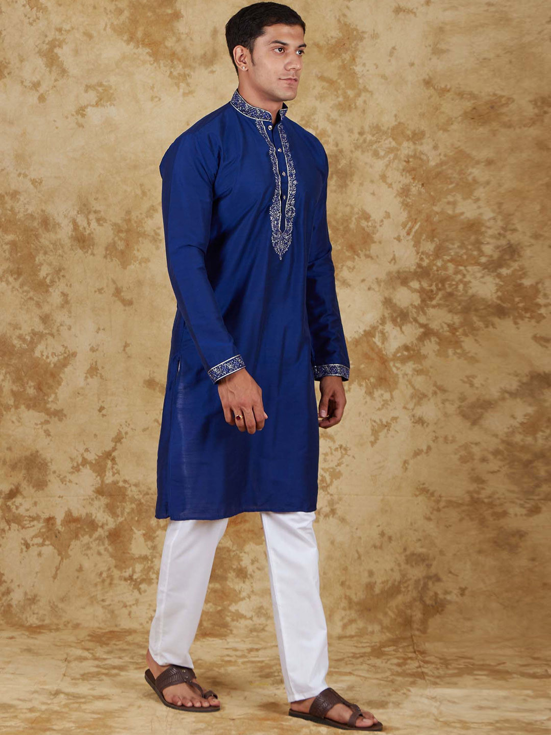 

BLUESAANCHI Floral Yoke Design Beads & Stones Mandarin Collar Kurta & Trousers, Blue