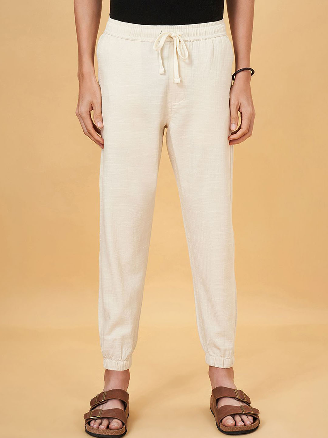 

7 Alt by Pantaloons Men Mid-Rise Cotton Joggers Trousers, Off white