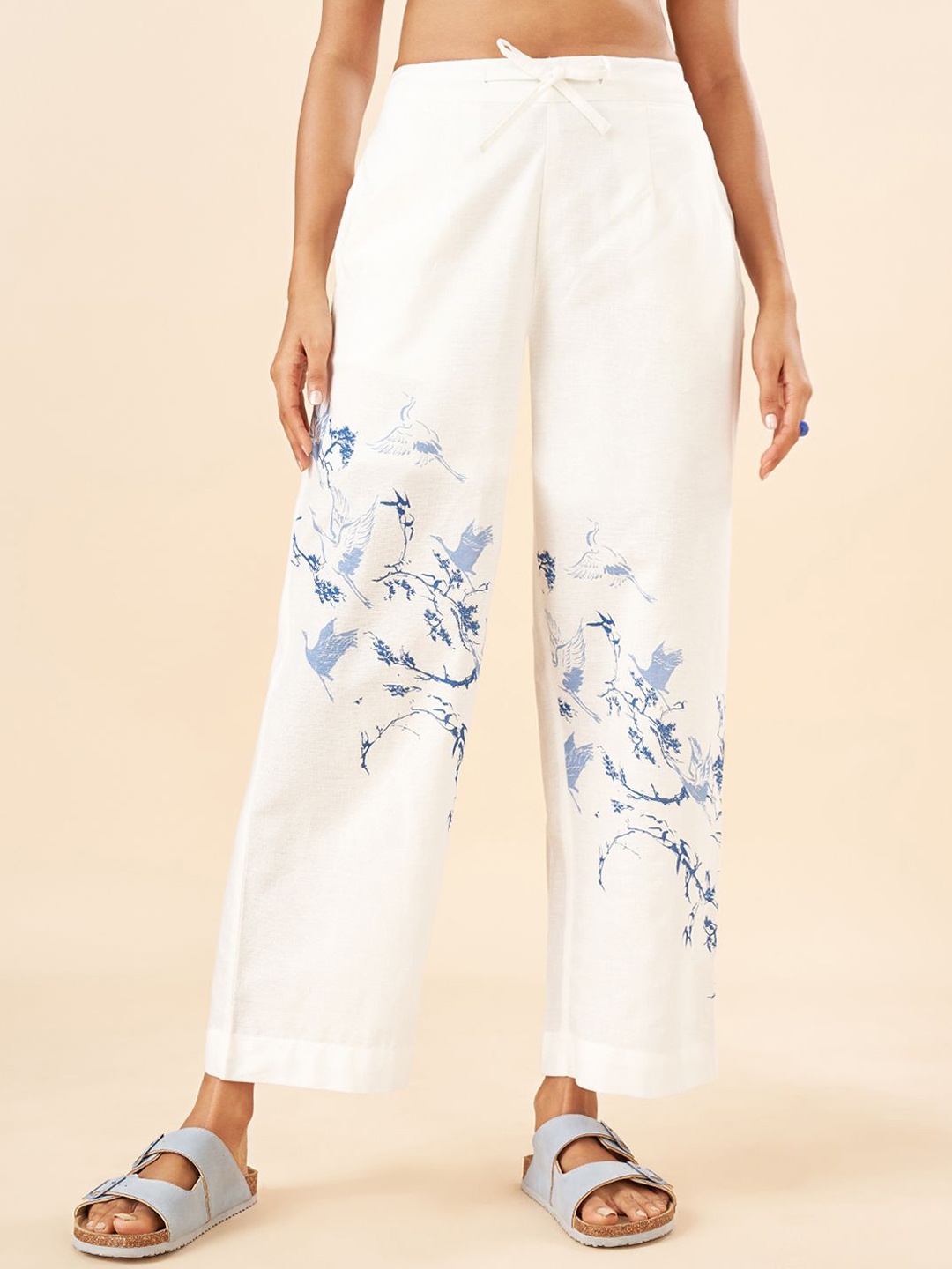 

AKKRITI BY PANTALOONS Women Print Mid-Rise Trousers, Off white