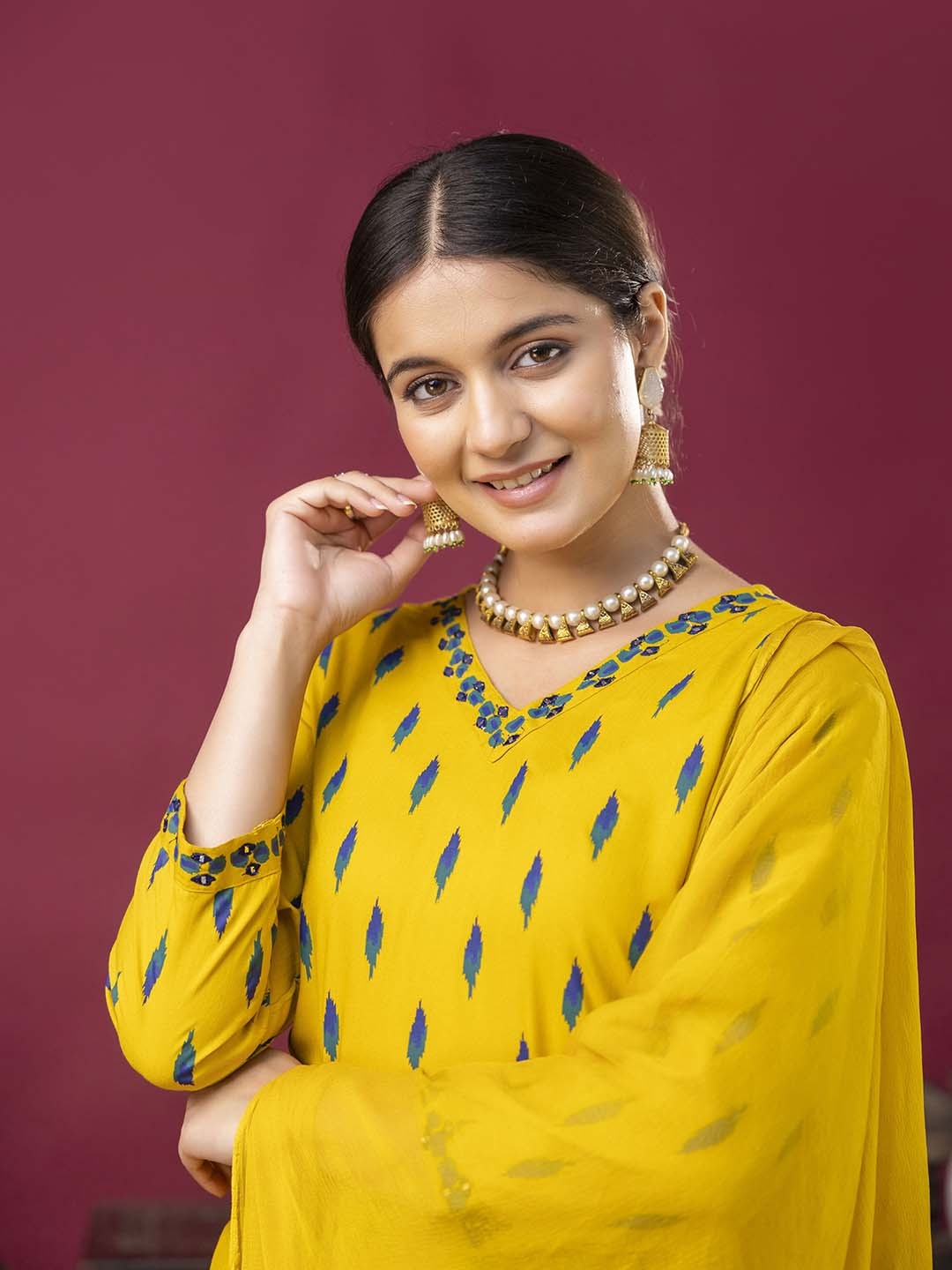 

mokshi Geometric Printed Kurta with Trousers & Dupatta, Yellow