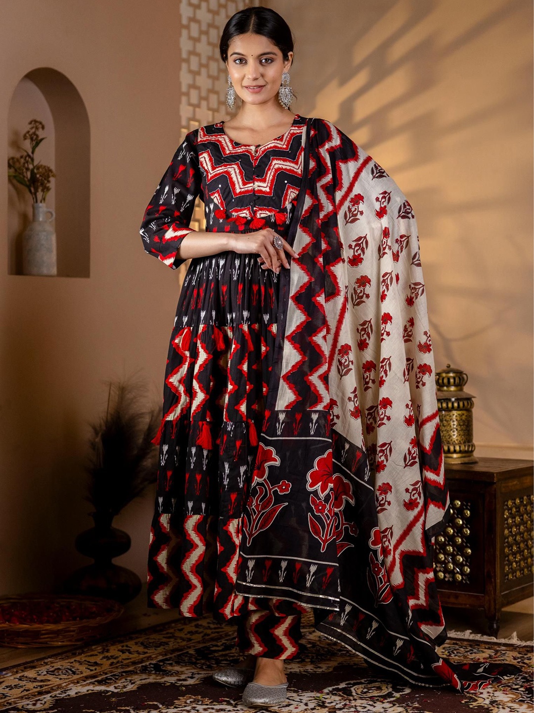 

mokshi Printed Pleated Pure Cotton Kurta with Trousers & Dupatta, Black