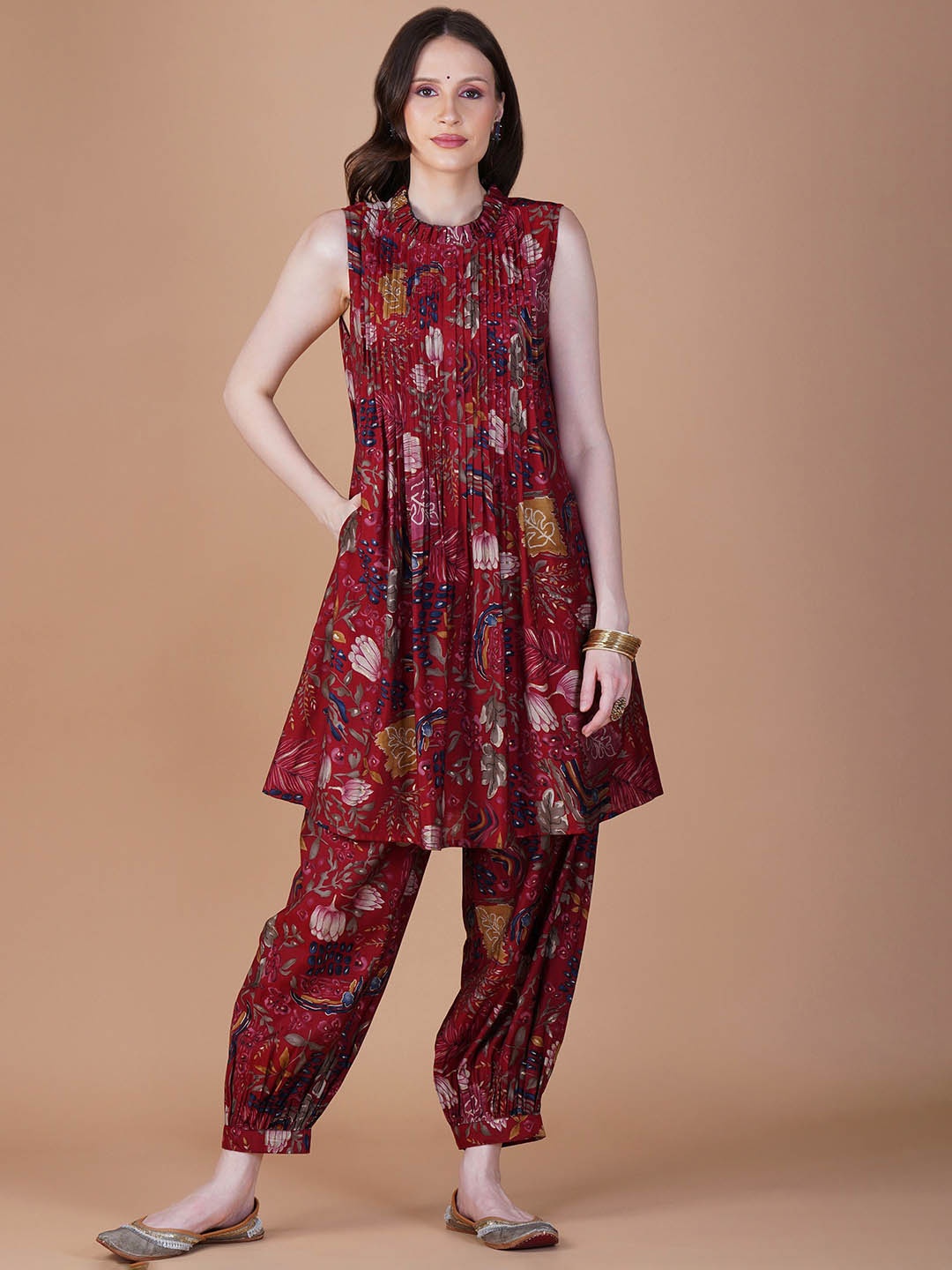 

YELLOW PARROT Printed Sleeveless Ethnic Top With Trousers, Maroon