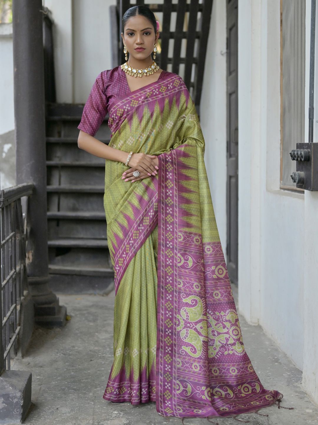 

Panzora Ethnic Motifs Printed Saree, Green