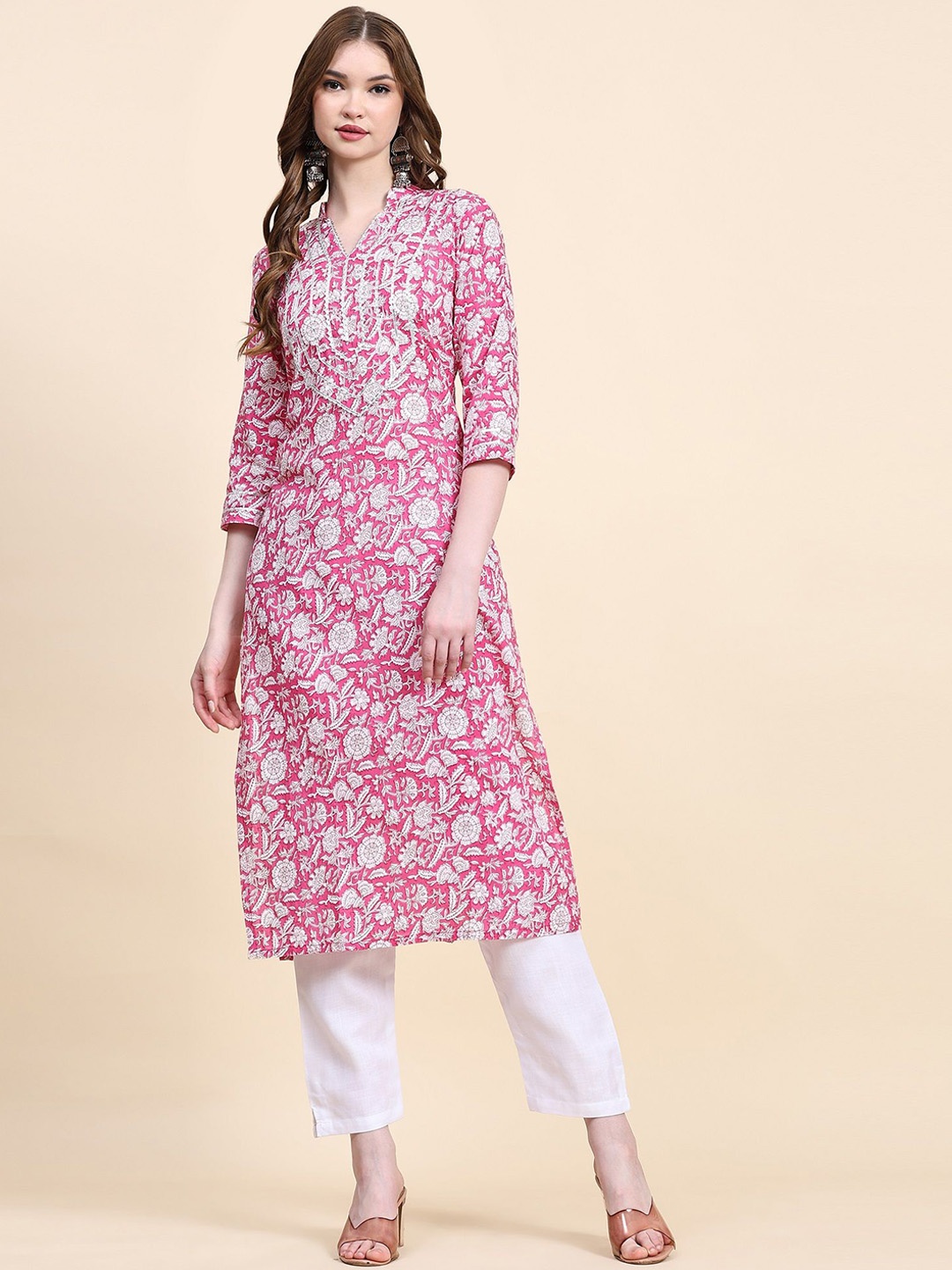 

CANIZZARO Floral Printed V-Neck Gotta Patti Regular Straight Kurta With Trousers, Pink