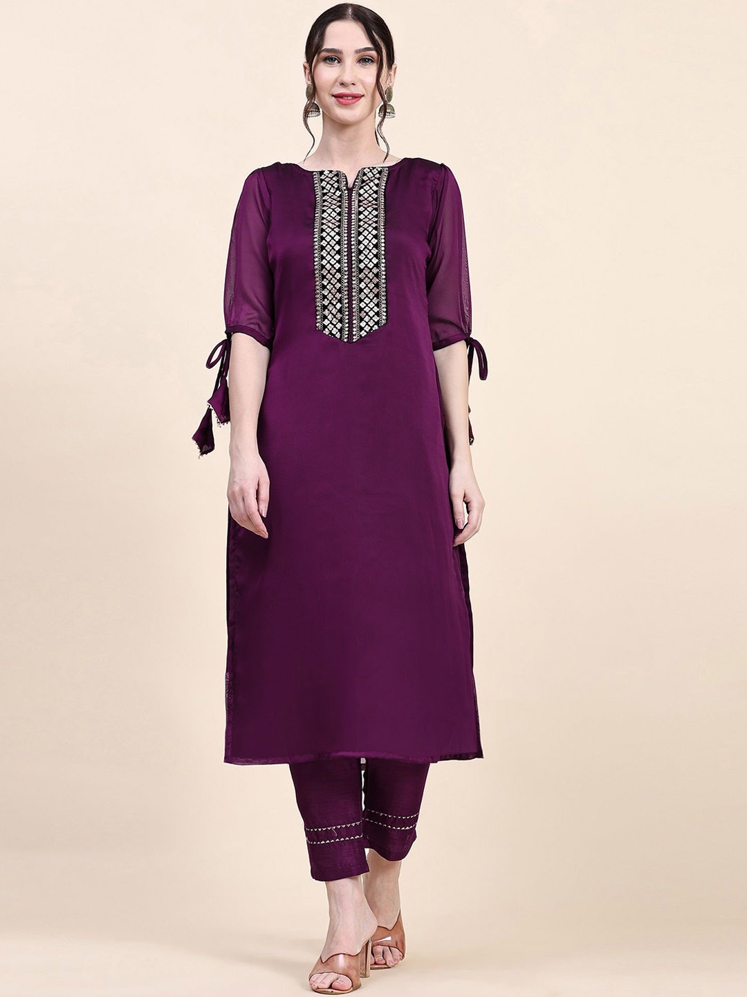 

CANIZZARO Ethnic Motifs Yoke Design Sequinned Straight Kurta With Trouser, Magenta