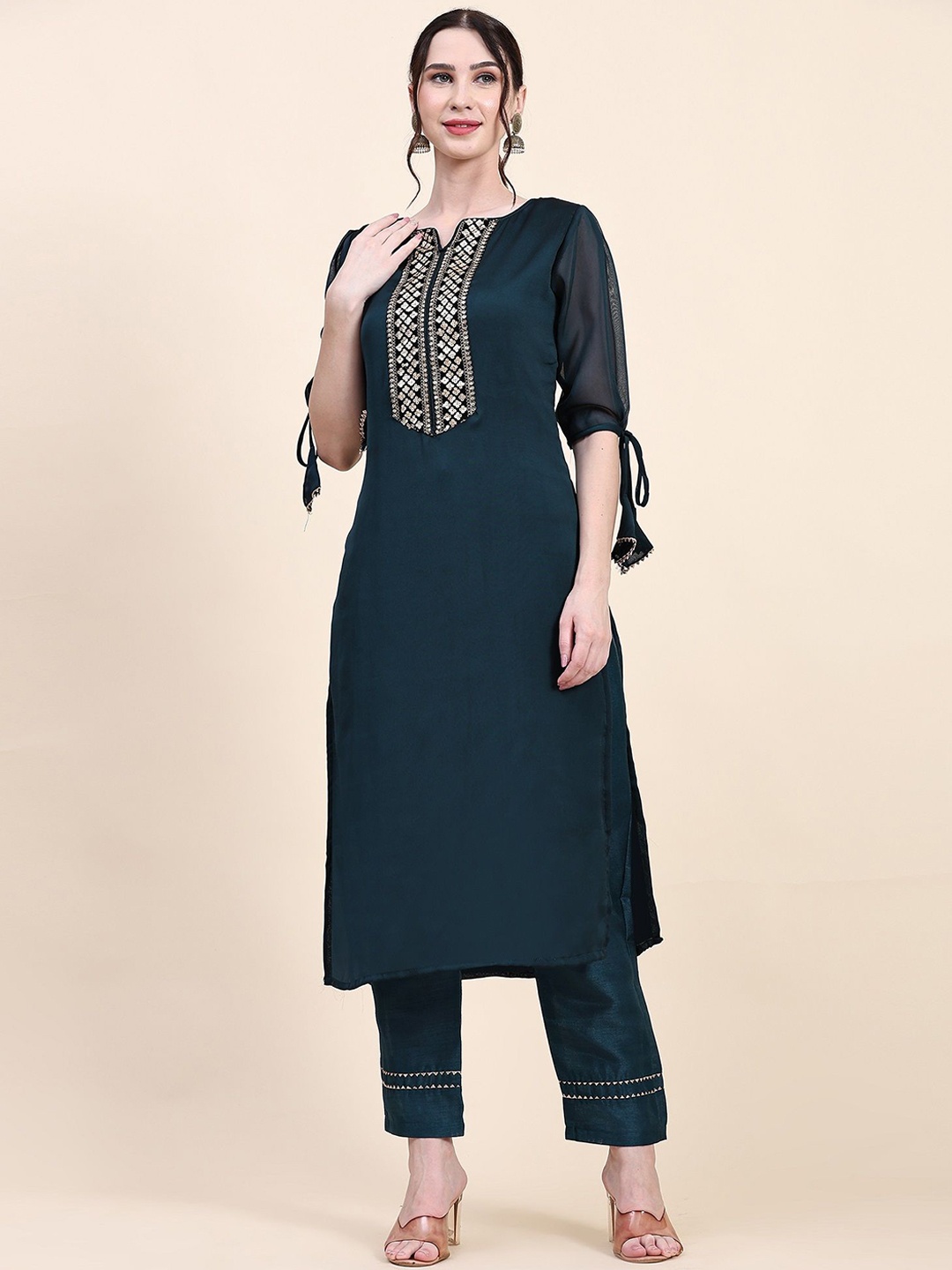 

CANIZZARO Ethnic Motifs Yoke Design Sequinned Straight Kurta With Trouser, Teal