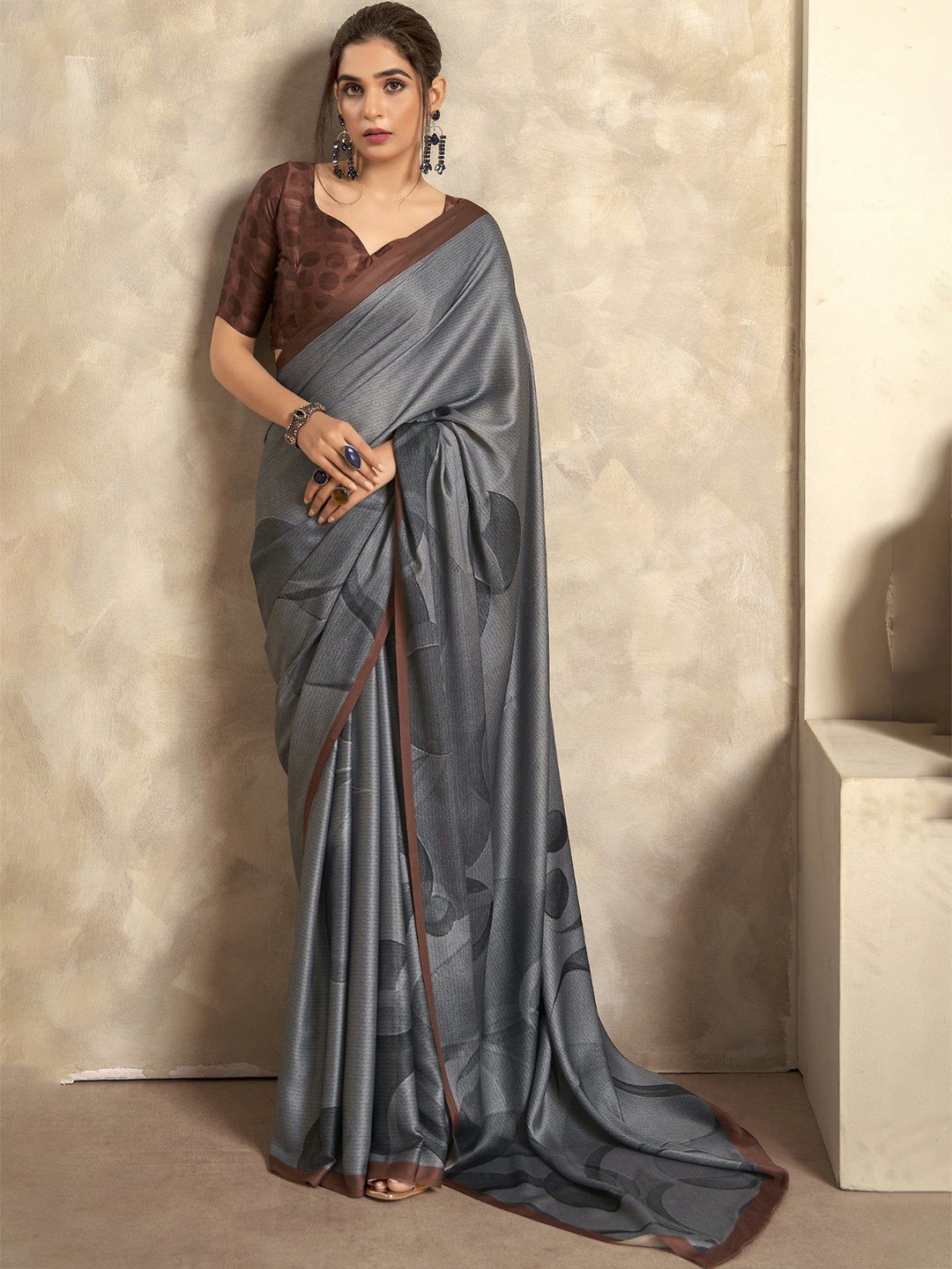 

MySilkLove Abstract Printed Solid Border Saree, Grey