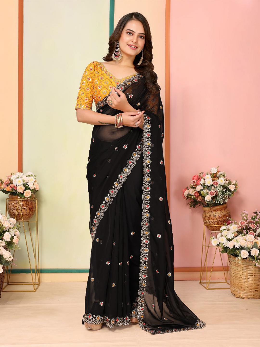 

VAIRAGEE Embellished Sequinned Saree, Black
