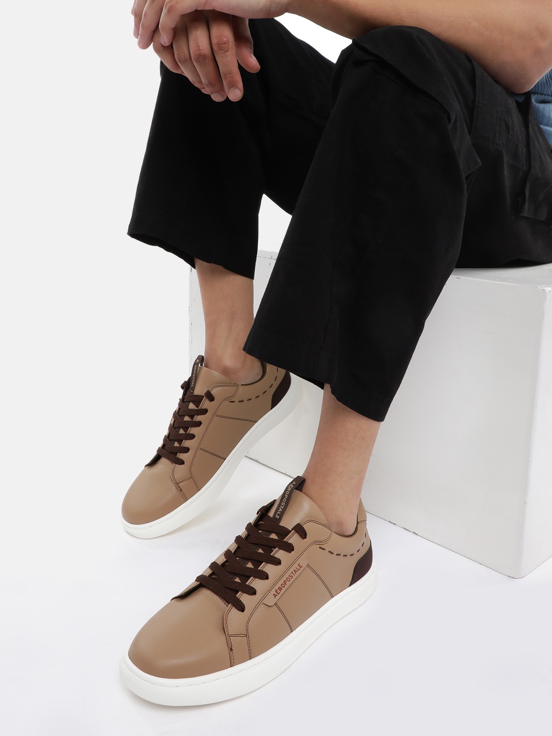 

Aeropostale Men Contrast Sole Sneakers, Brown