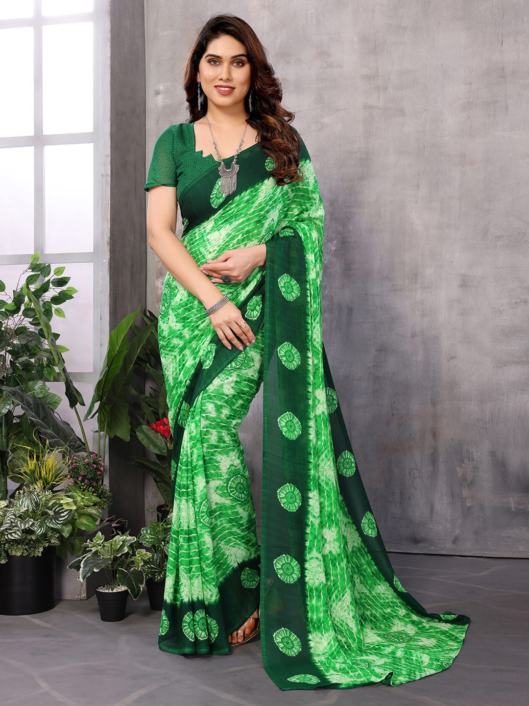 

Moda Rapido Geometric Printed Pure Georgette Saree, Green
