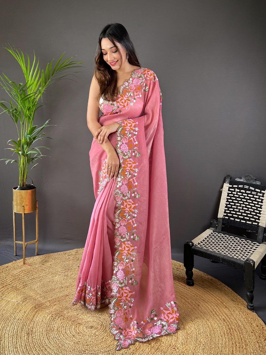 

Munir Solid Embroidered Saree, Pink