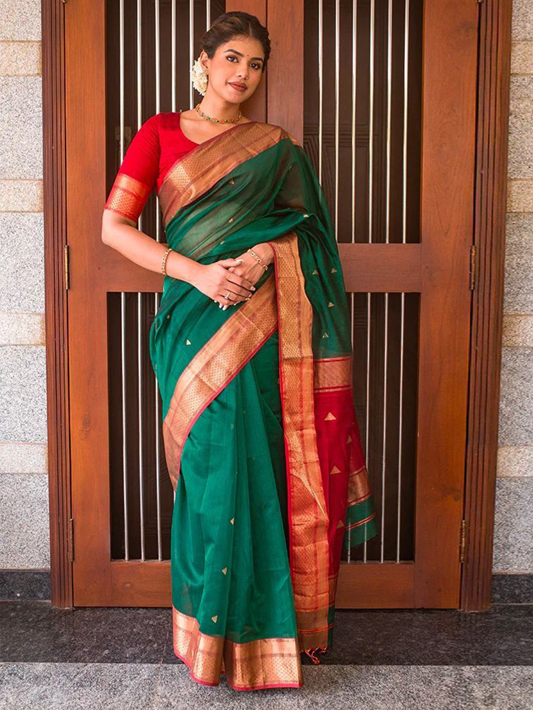 

Upalksh Woven Design Zari Banarasi Saree, Green
