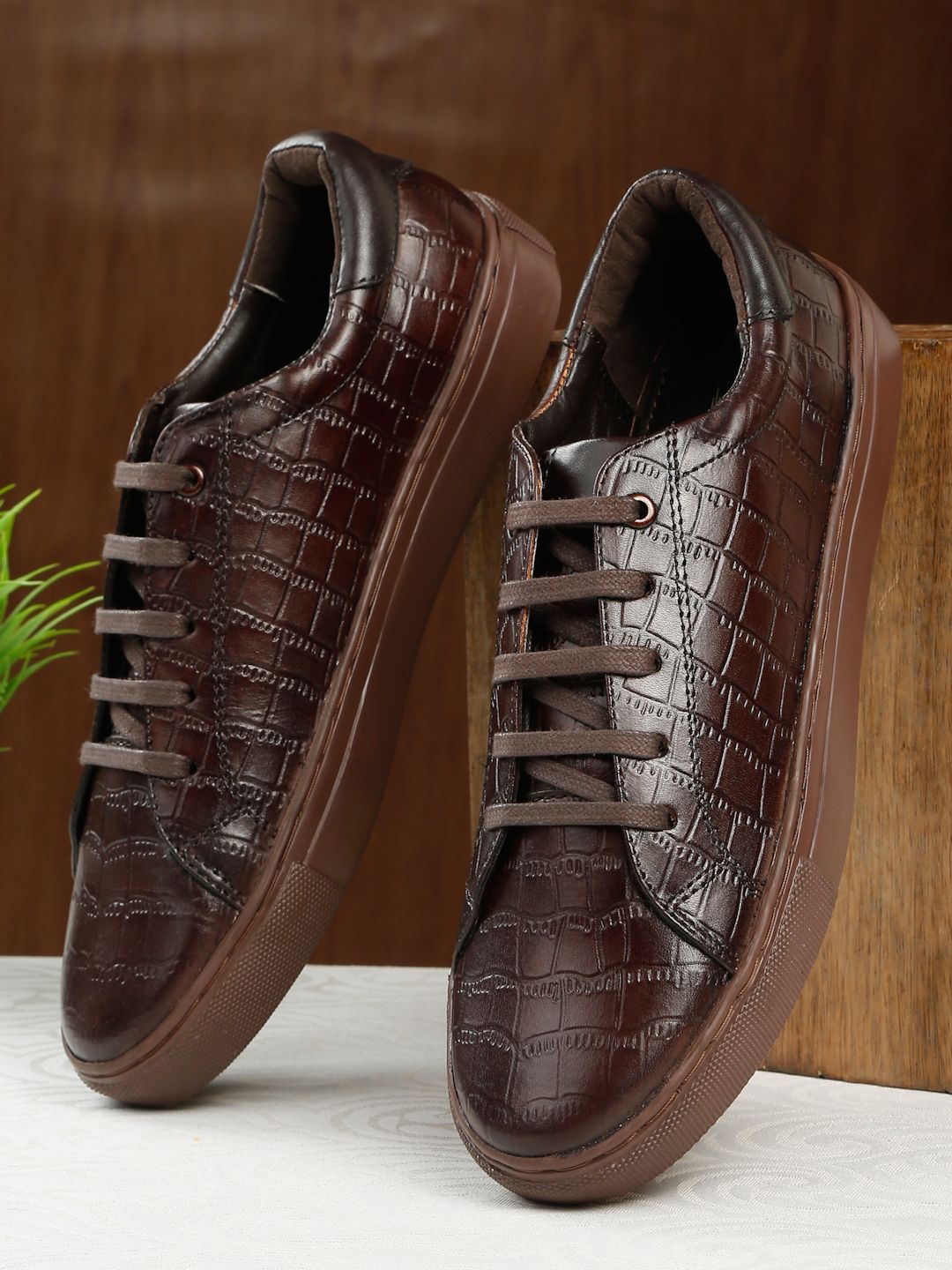 

Teakwood Leathers Men Textured Leather Sneakers, Brown