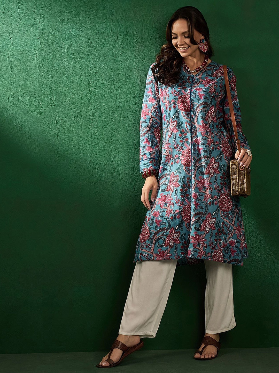 

Sangria V-Neck Printed Cotton Straight Kurtas, Navy blue