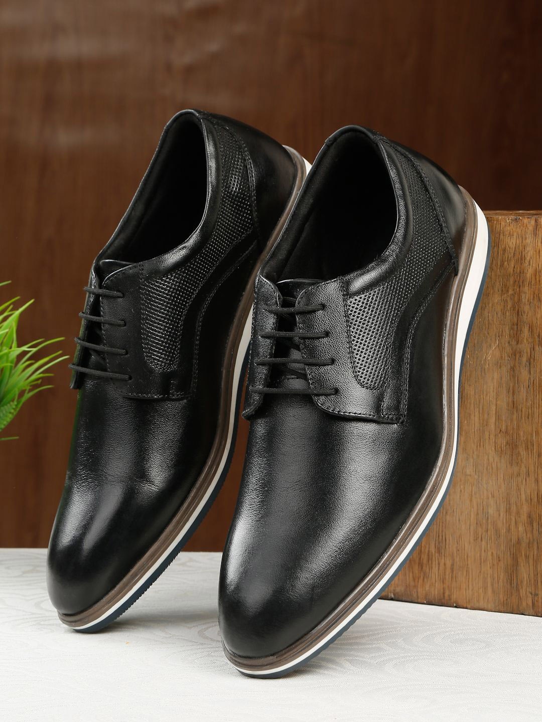 

Teakwood Leathers Men Textured Leather Formal Oxfords, Black