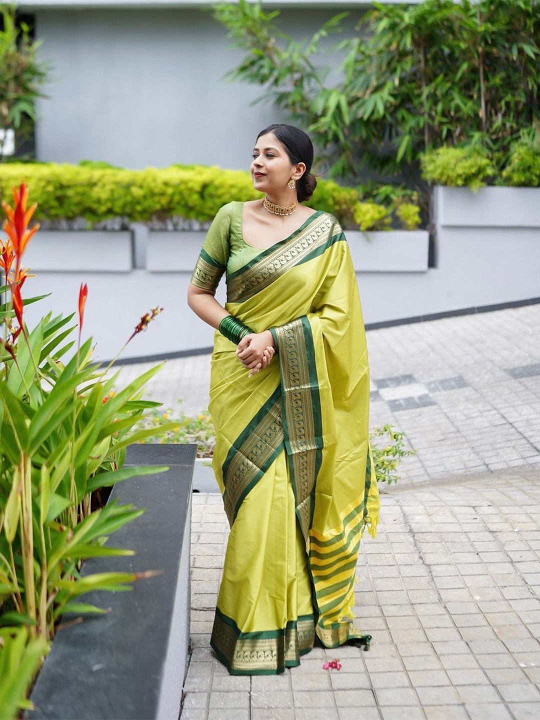 

Upalksh Woven Design Zari Banarasi Saree, Green