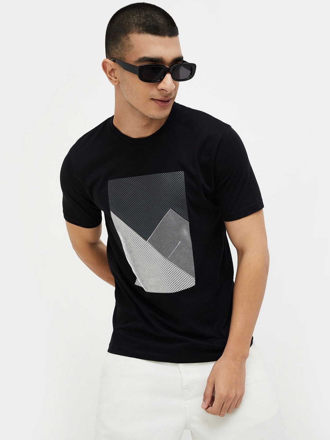 

Fame Forever by Lifestyle Men Colourblocked Pockets T-shirt, Black