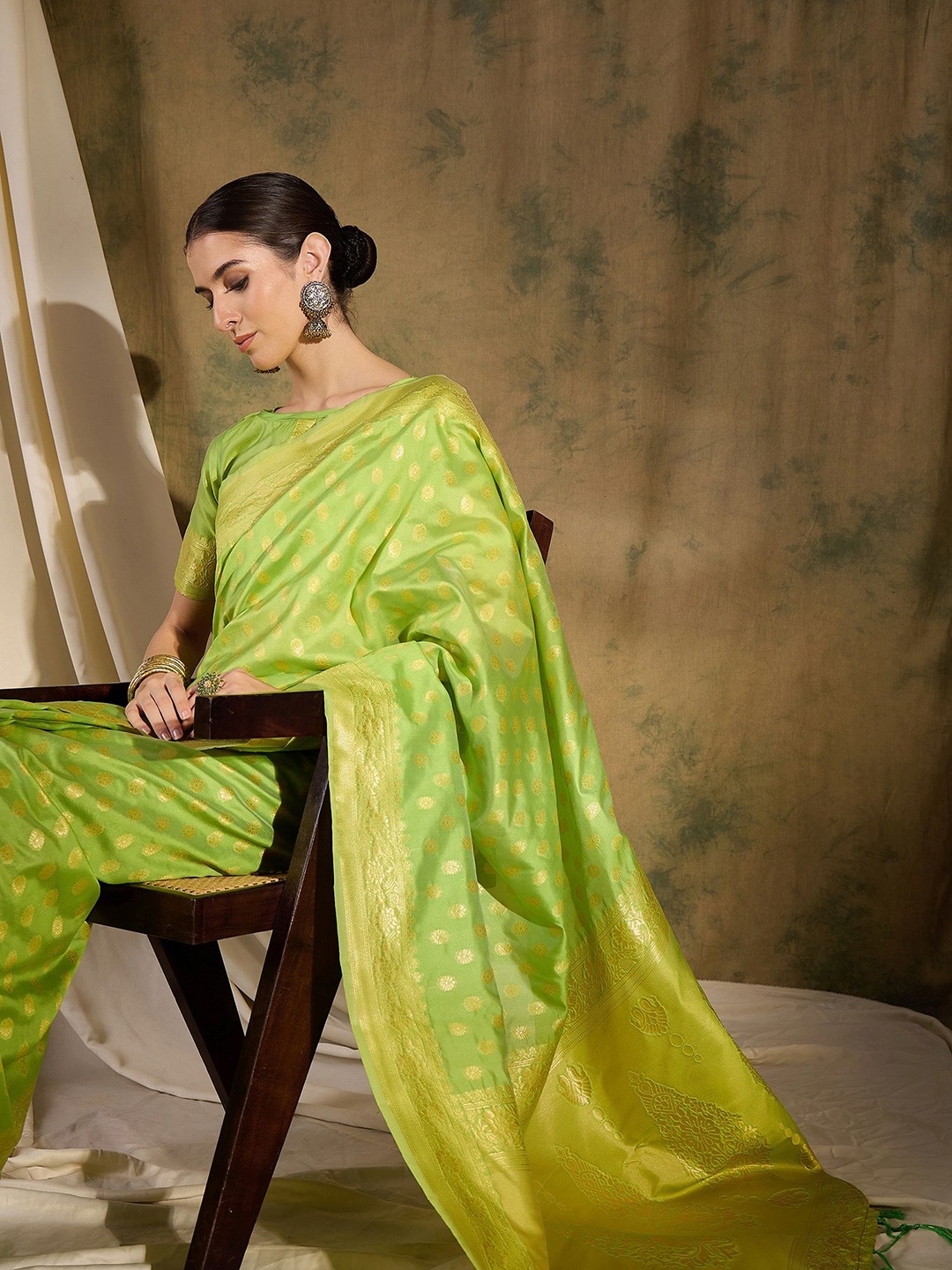 

Sangria Ethnic Motif Zari Woven Banarasi Saree with Blouse, Green