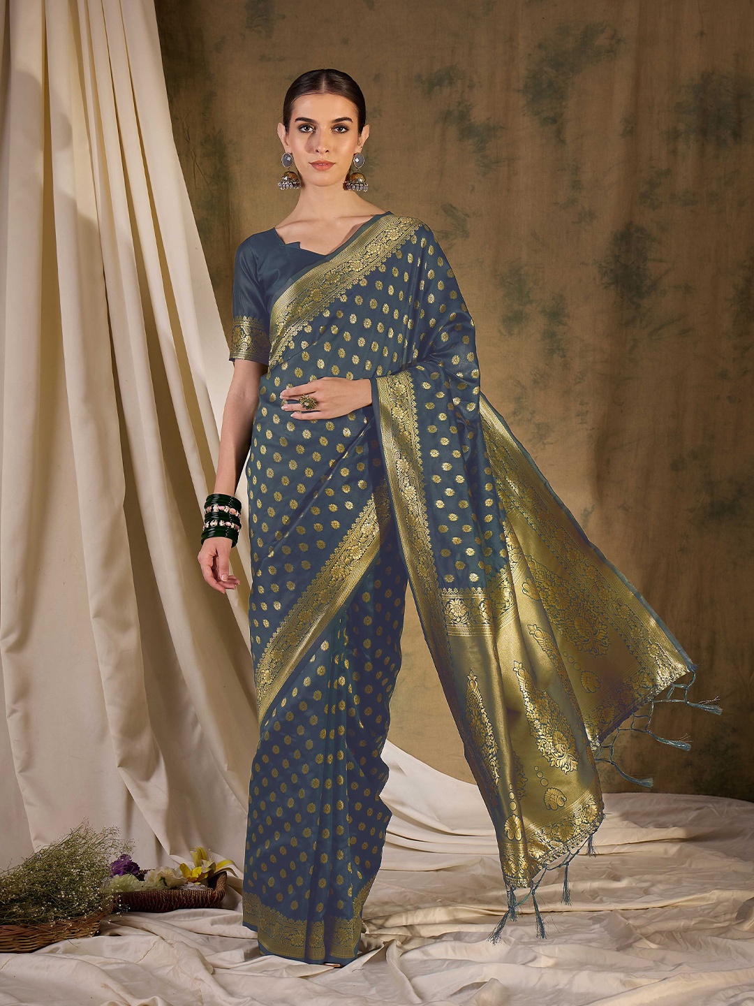 

Sangria Ethnic Motif Zari Woven Banarasi Saree with Blouse, Grey