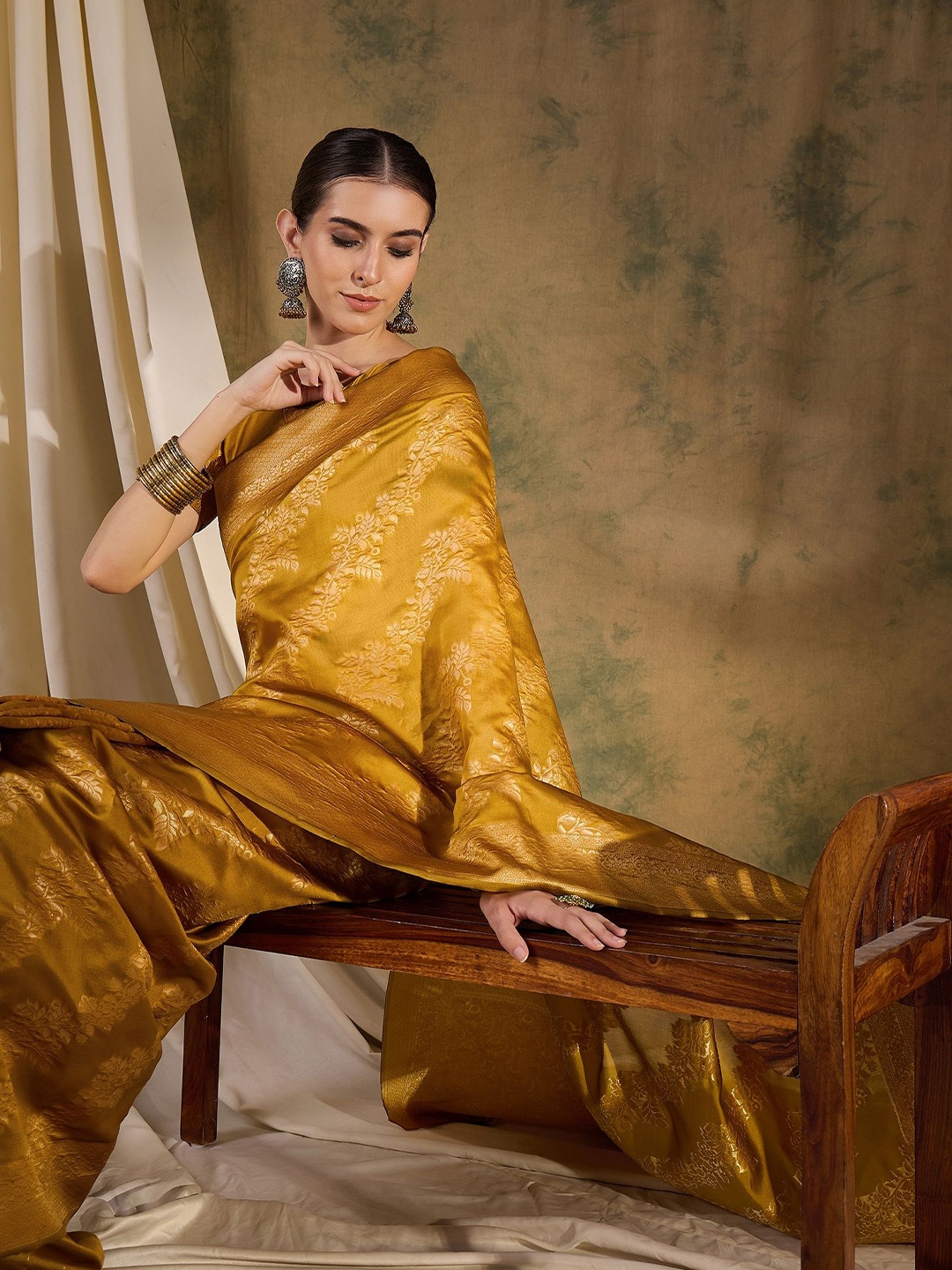 

Sangria Ethnic Motif Zari Woven Banarasi Saree with Blouse, Mustard