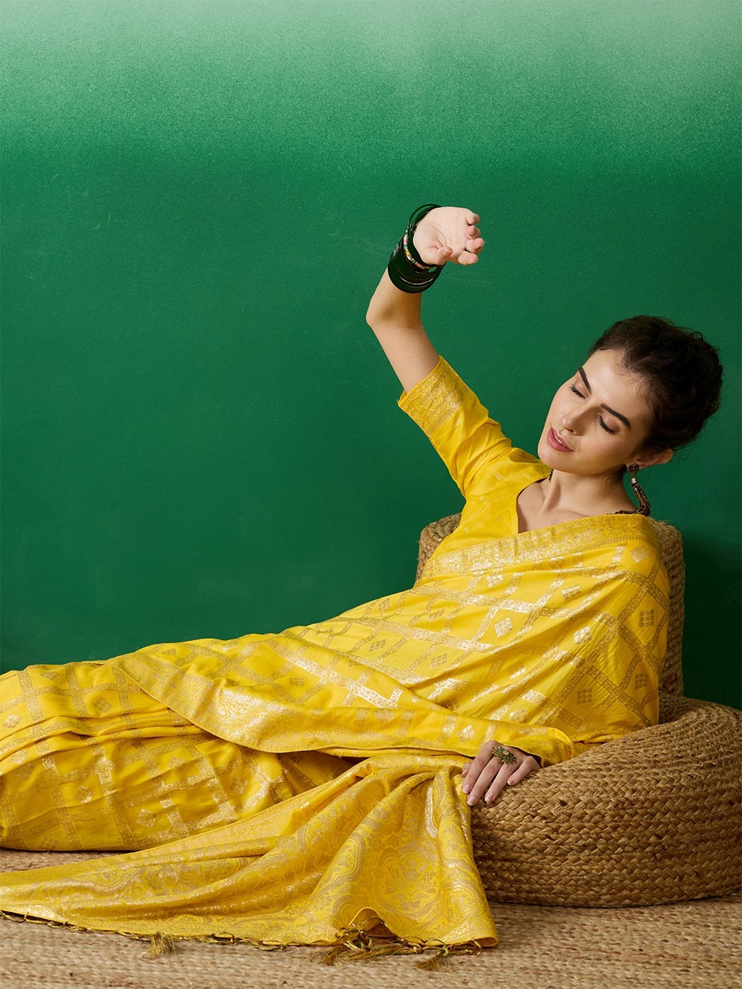 

Sangria Ethnic Motif Zari Woven Kanjeevaram Saree with Blouse, Yellow