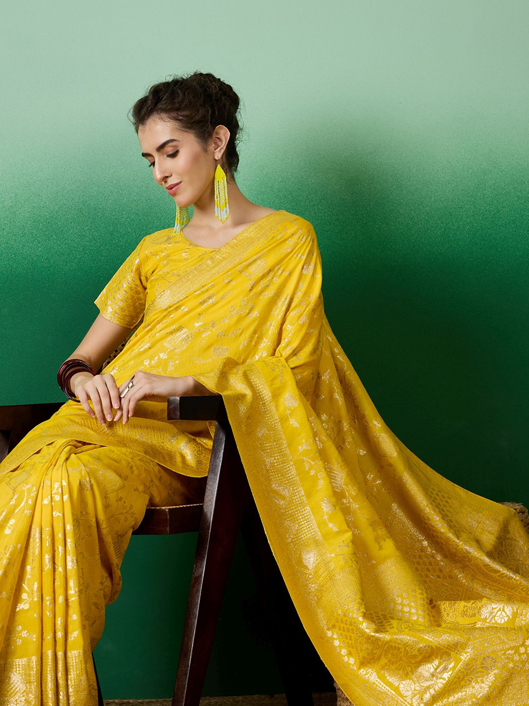 

Sangria Ethnic Motif Zari Woven Kanjeevaram Saree With Blouse Piece, Yellow