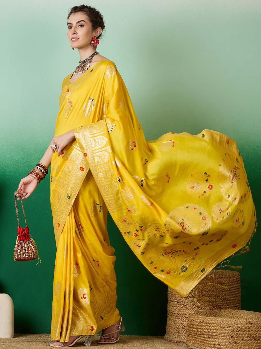 

Sangria Ethnic Motif Zari Woven Kanjeevaram Saree with Blouse, Yellow