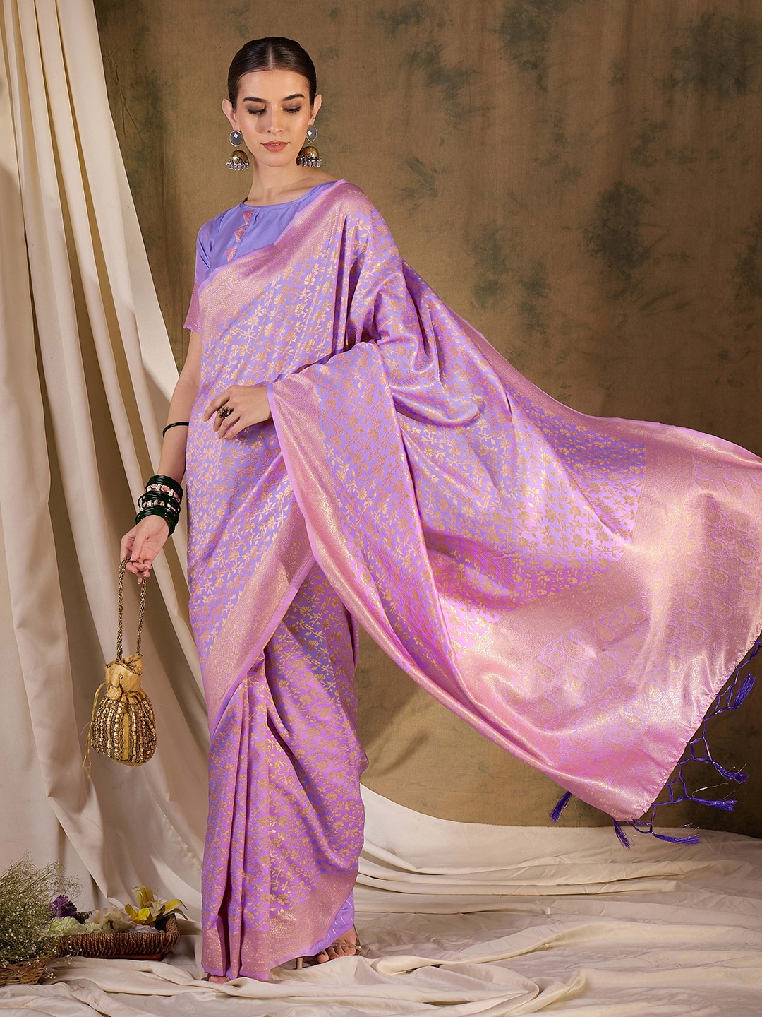 

Sangria Ethnic Motif Zari Woven Tassel Detail Banarasi Saree, Lavender