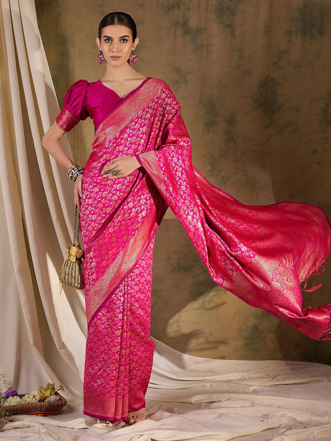 

Sangria Ethnic Motif Zari Woven Tassel Detail Banarasi Saree, Pink