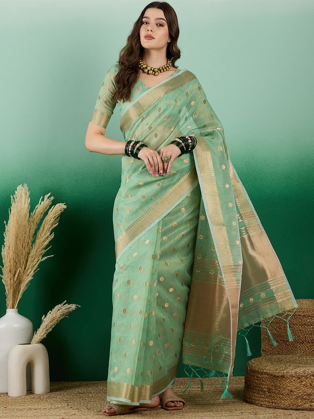 

Sangria Ethnic Motif Zari Woven Kanjeevaram Saree With Blouse, Green