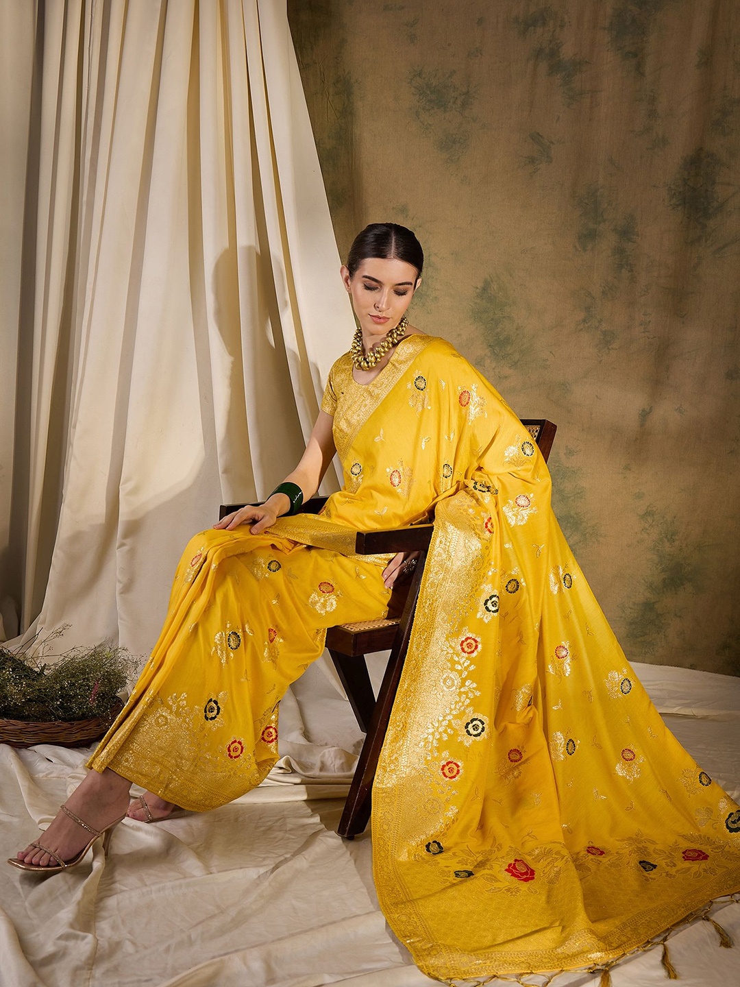 

Sangria Ethnic Motif Zari Woven Tassel Detail Kanjeevaram Saree, Yellow