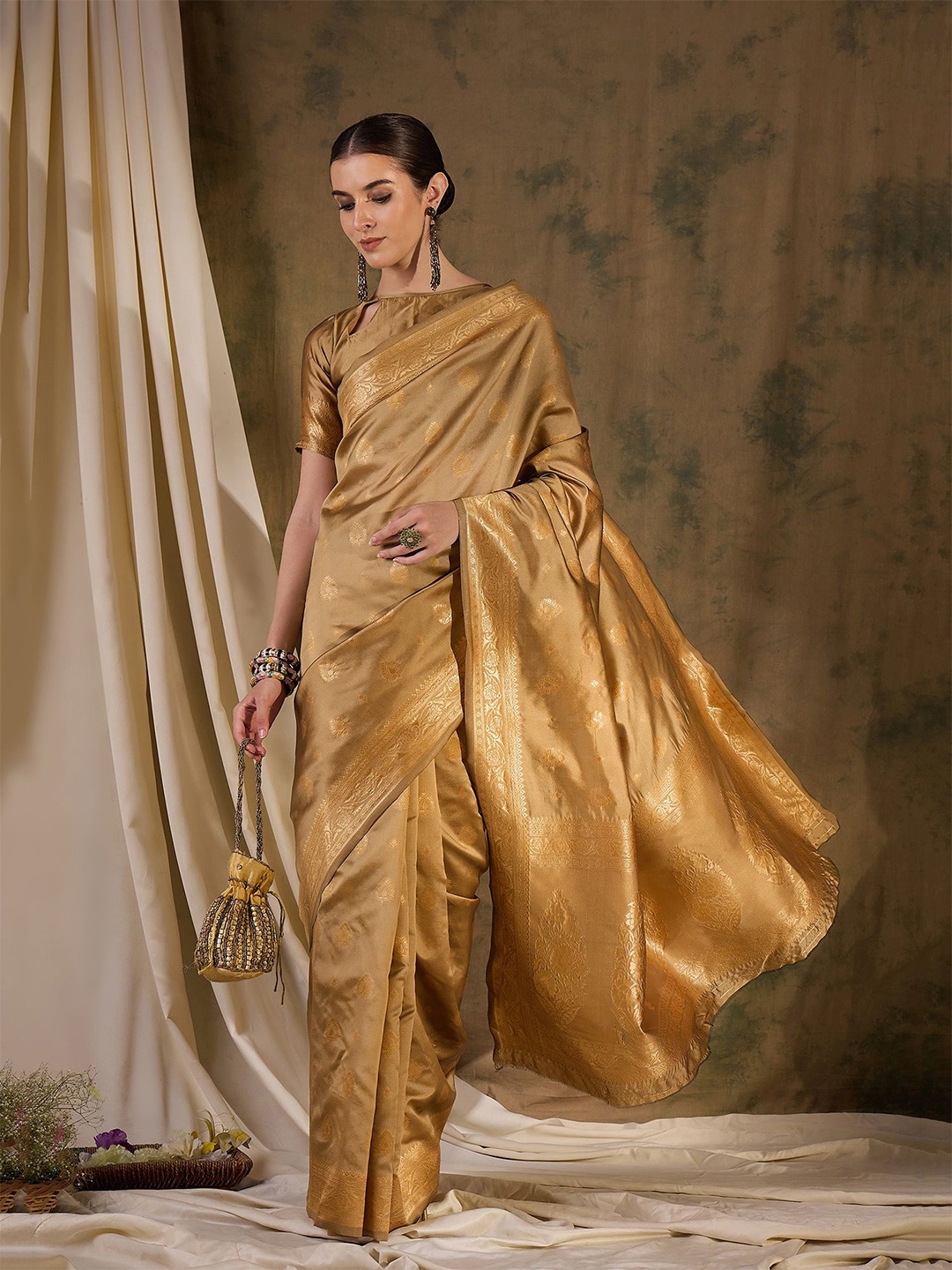 

Sangria Ethnic Motif Zari Woven Tassel Detail Banarasi Saree, Beige