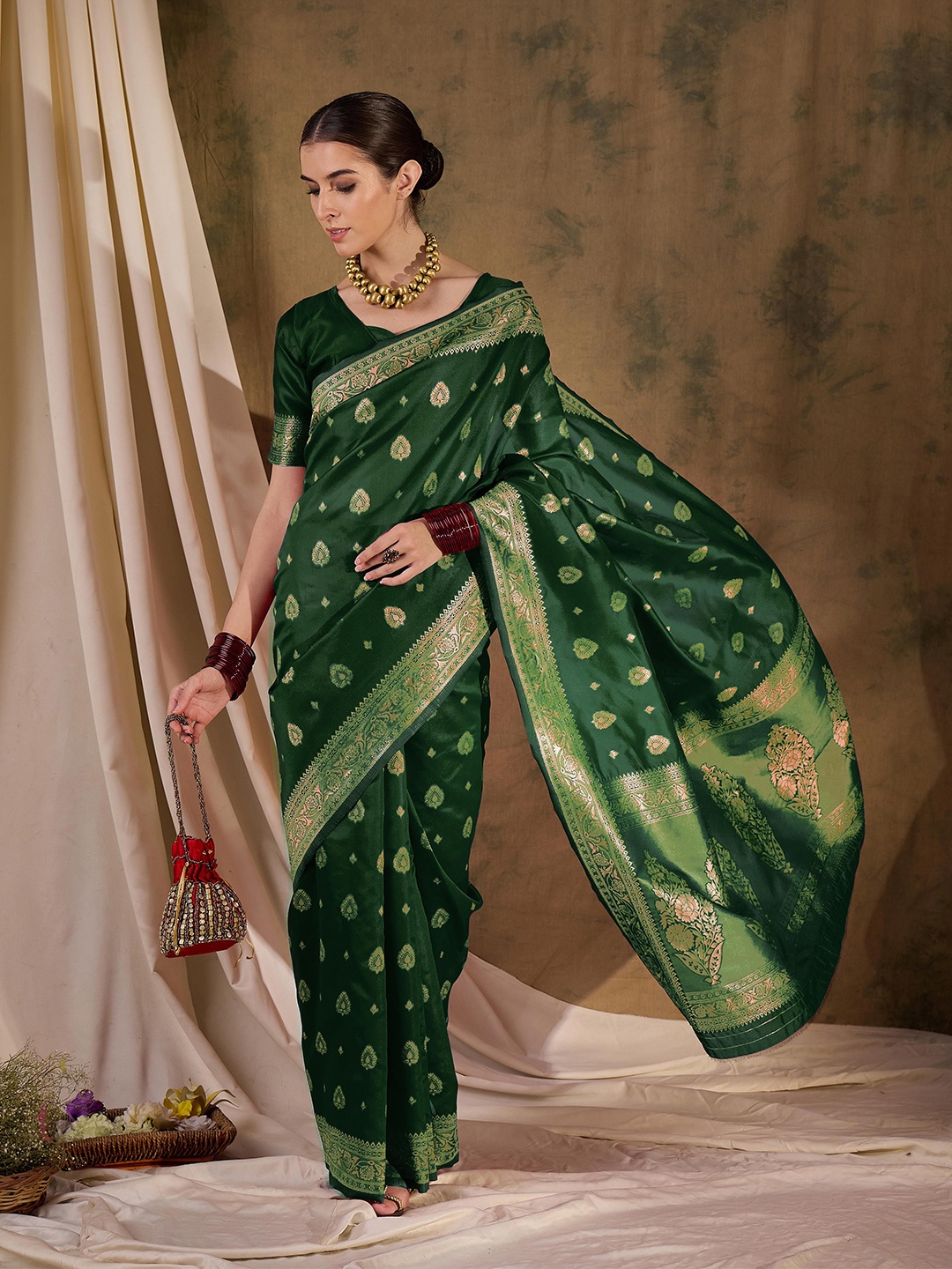 

Sangria Ethnic Motif Zari Woven Banarasi Saree with Blouse, Green