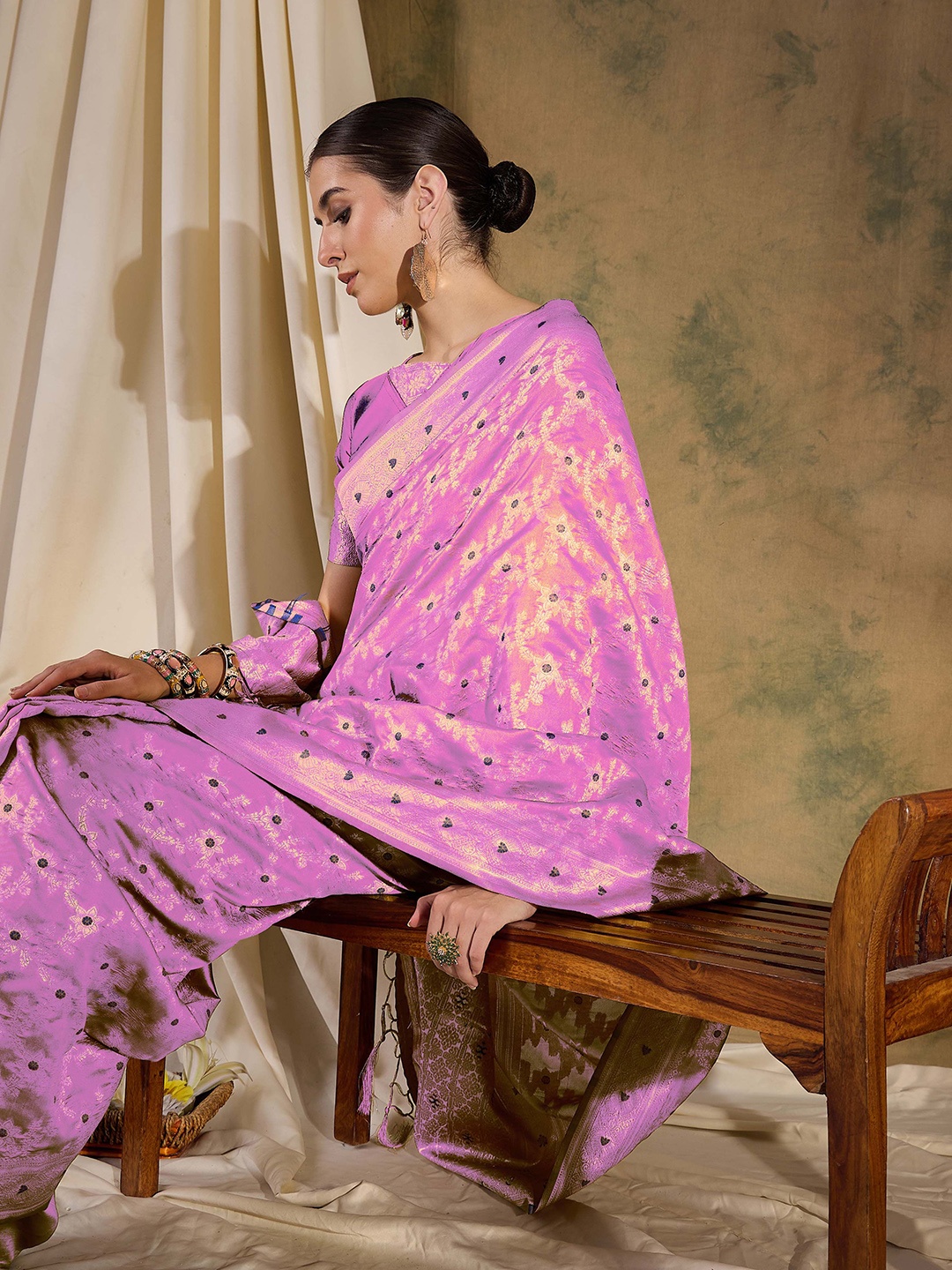 

Sangria Ethnic Motif Zari Woven Banarasi Saree with Blouse, Pink