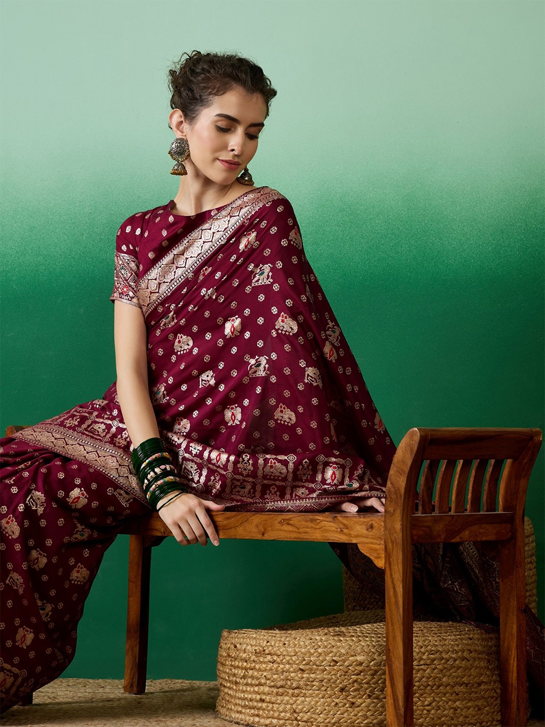 

Sangria Ethnic Motif Zari Woven Kanjeevaram Saree with Blouse, Burgundy