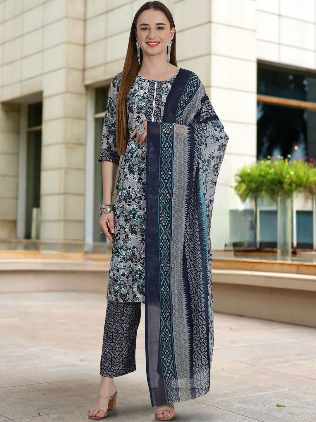 

7Threads Floral Printed Round Neck Straight Kurta With Trousers & Dupatta, Navy blue