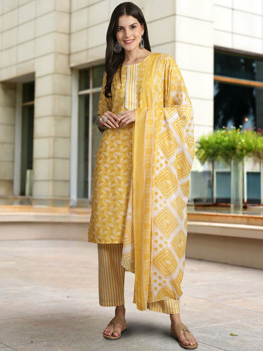 

7Threads Floral Printed Regular Kurta with Trousers & Dupatta, Yellow