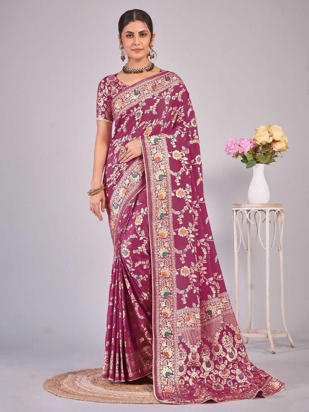 

SHRI MAHAVEER RAJASTHANI SAREE Ethnic Motif Zari Woven Banarasi Saree, Magenta