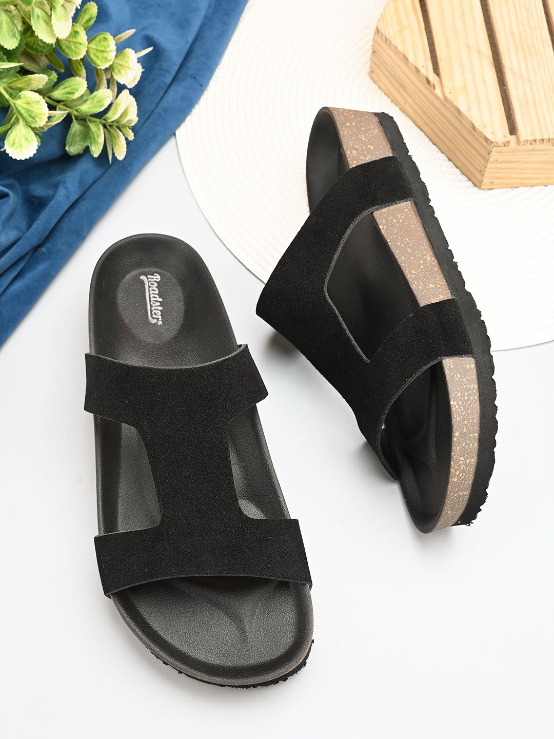 

The Roadster Lifestyle Co Men Comfort Sandals, Black