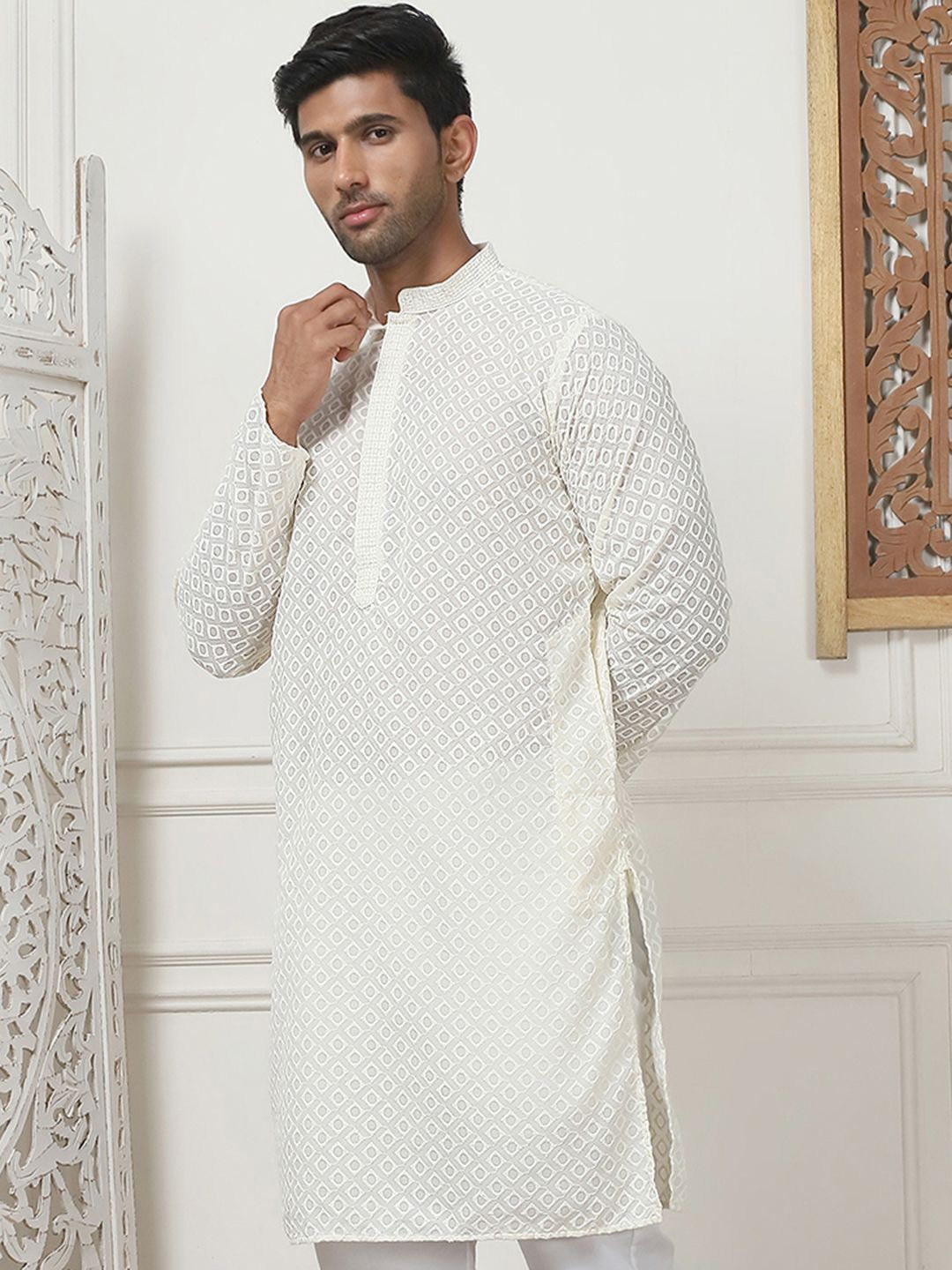 

Jompers Geometric Embroidered Mandarin Collar Chikankari Straight Pure Cotton Kurta, Cream