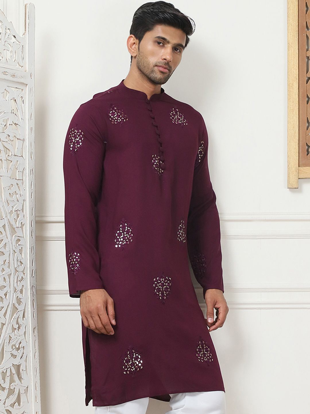 

Jompers Floral Embroidered Mandarin Collar Thread Work Straight Pure Cotton Kurta, Purple