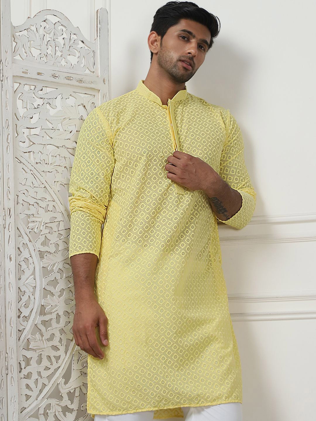 

Jompers Geometric Embroidered Mandarin Collar Chikankari Pure Cotton Kurta, Yellow