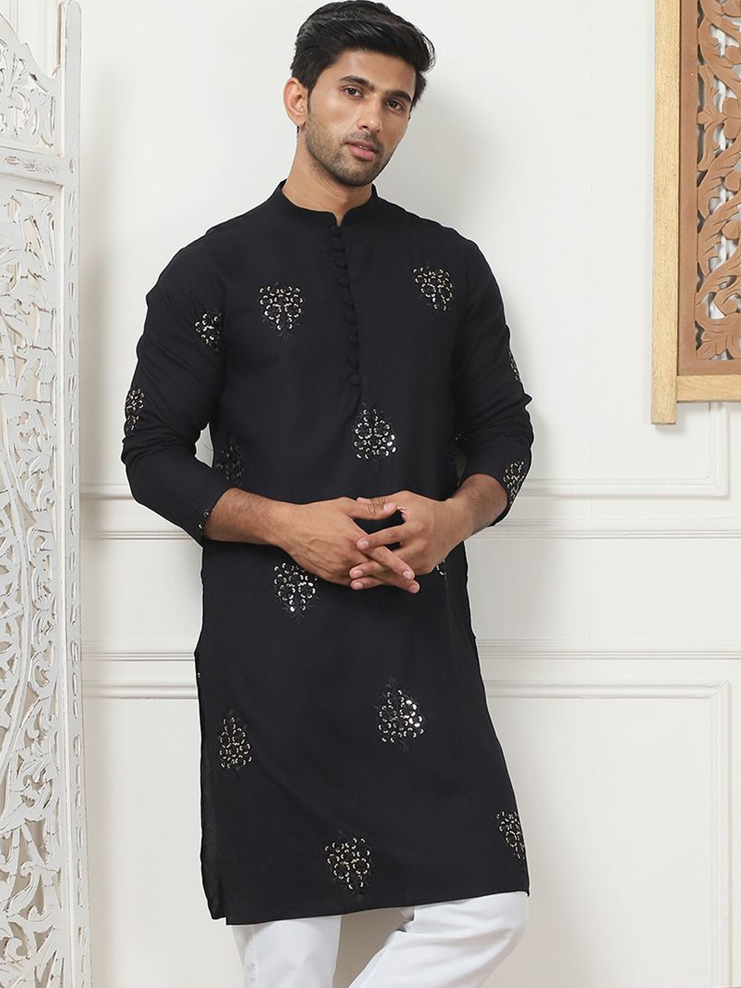 

Jompers Floral Embroidered Mandarin Collar Thread Work Straight Kurta, Black